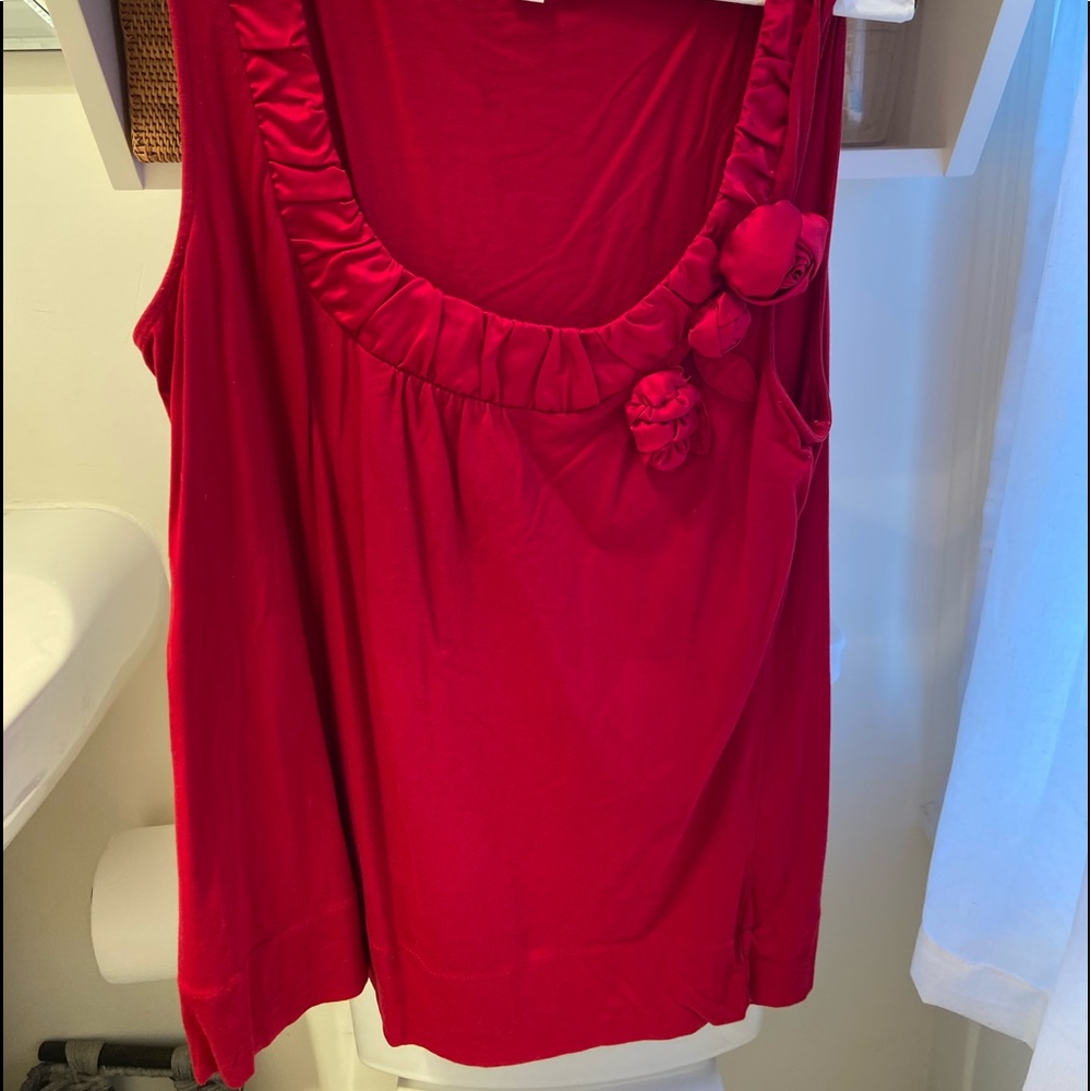 Ann Taylor blood red Rosebud tank top!